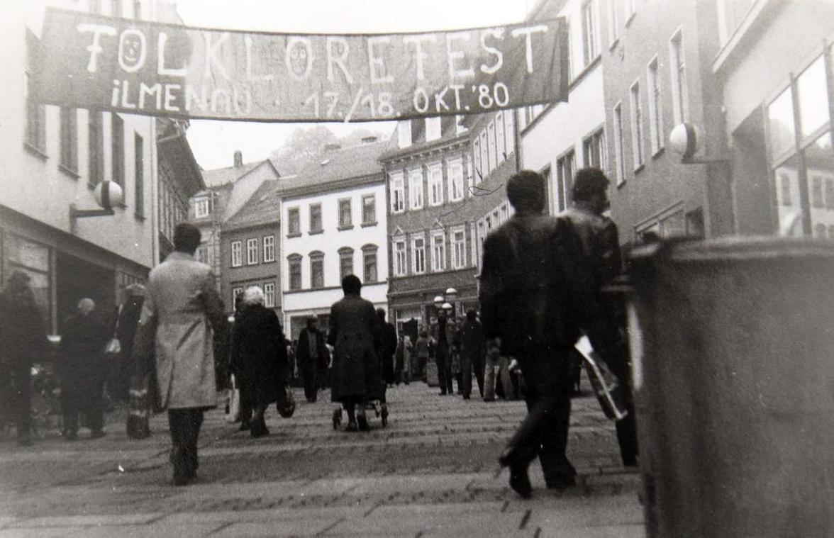 Festival-Banner in Ilmenau während der 3. Folktage 1980 (Foto: Sammlung Gernot Ecke)