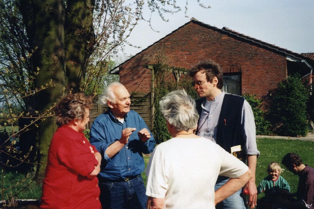 Erich Stockmann beim Scheersbergtreffen, rechts Jörg Geschke, damals Vorsitzender der LAG Folk und Organisator des Treffens